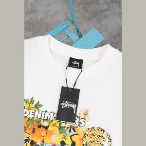 🔥 Stussy x Denim Tears SS25 Коллекцын Цэвэр Цагаан Футболк 🔥 💰 Үнэ: 150,000₮ (D31 Загвар, Оригинал чанар)